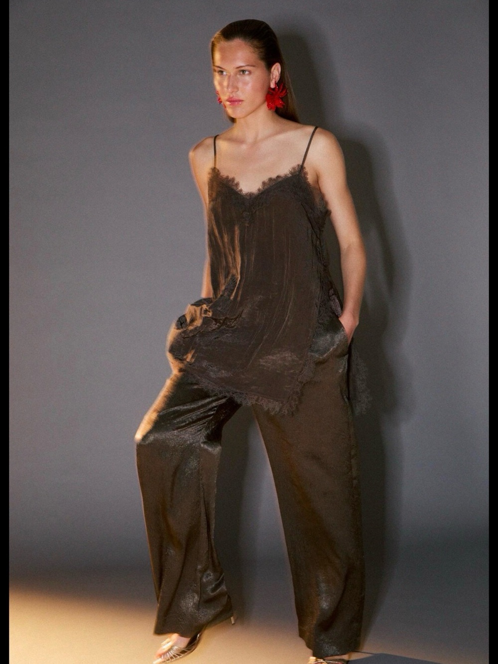 Zara NWT ❗️WRINKLE LOOK FLOWLY PANTS in Dark Brown VIRAL PANTS 🔥 - Picture 1 of 5